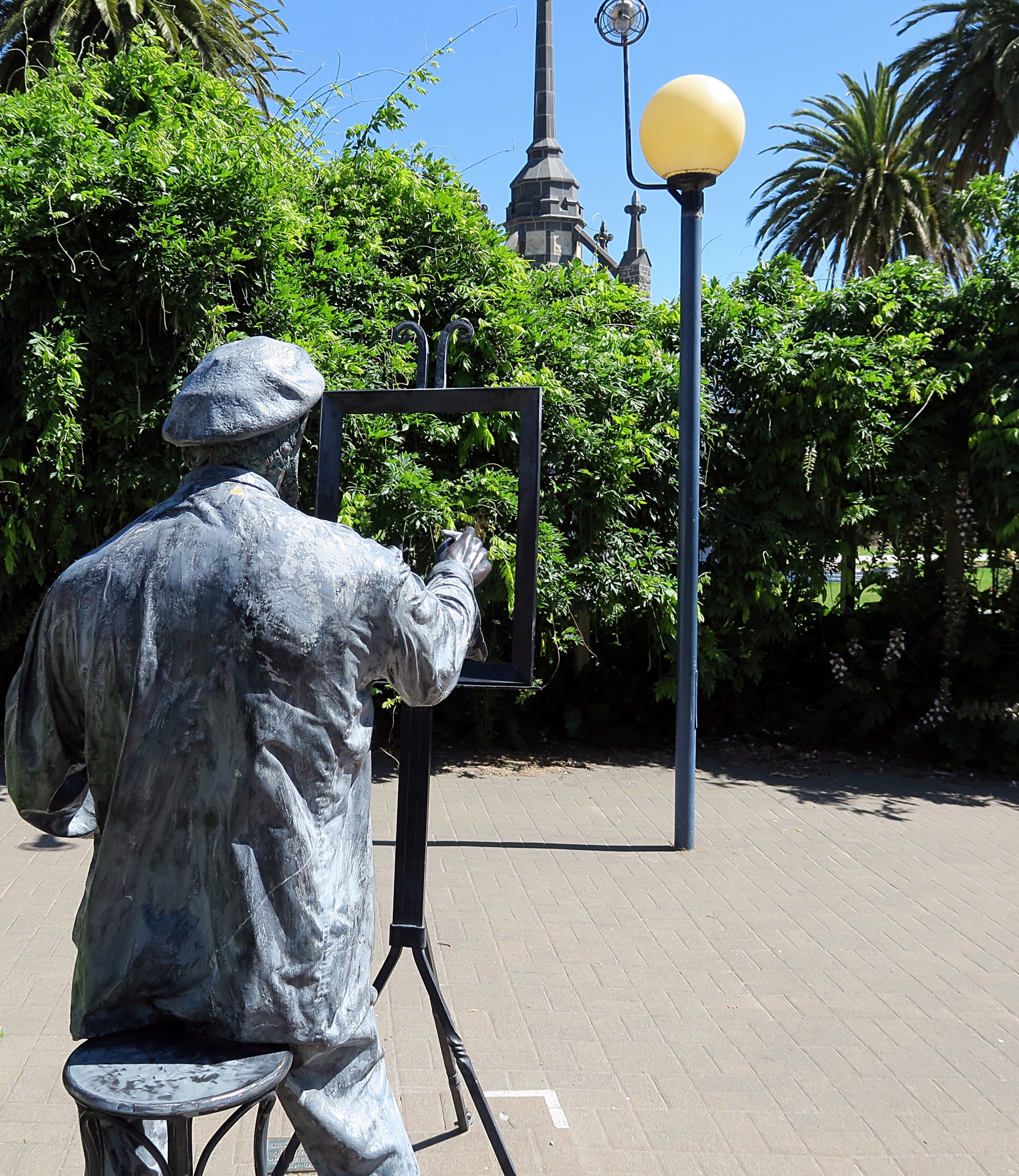 Statue of a Painter in Akaroa